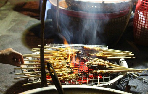 Les rouleaux de printemps au porc grillé de Hoi An - ảnh 1